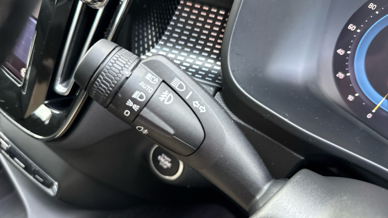 Volvo XC40 2.0 B3P Plus Dark 5dr Auto Petrol Estate